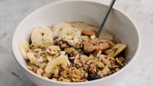 Read more about the article Bratapfel-Porridge – perfektes Frühstück für kalte Tage